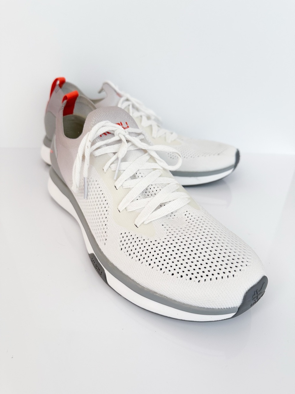 KURU Flux Men’s 10.5 White Gray Knit Walking Running Shoes Support Sneakers